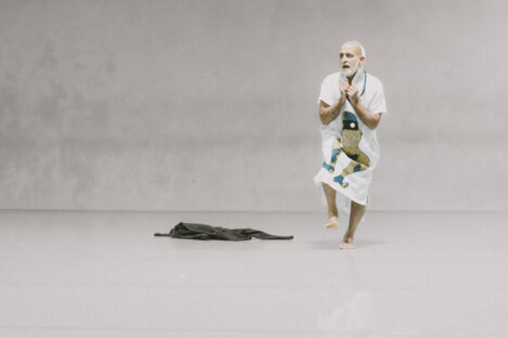 Performance Mariposa by David Zambrano (Photo by Arnaud Beleen)