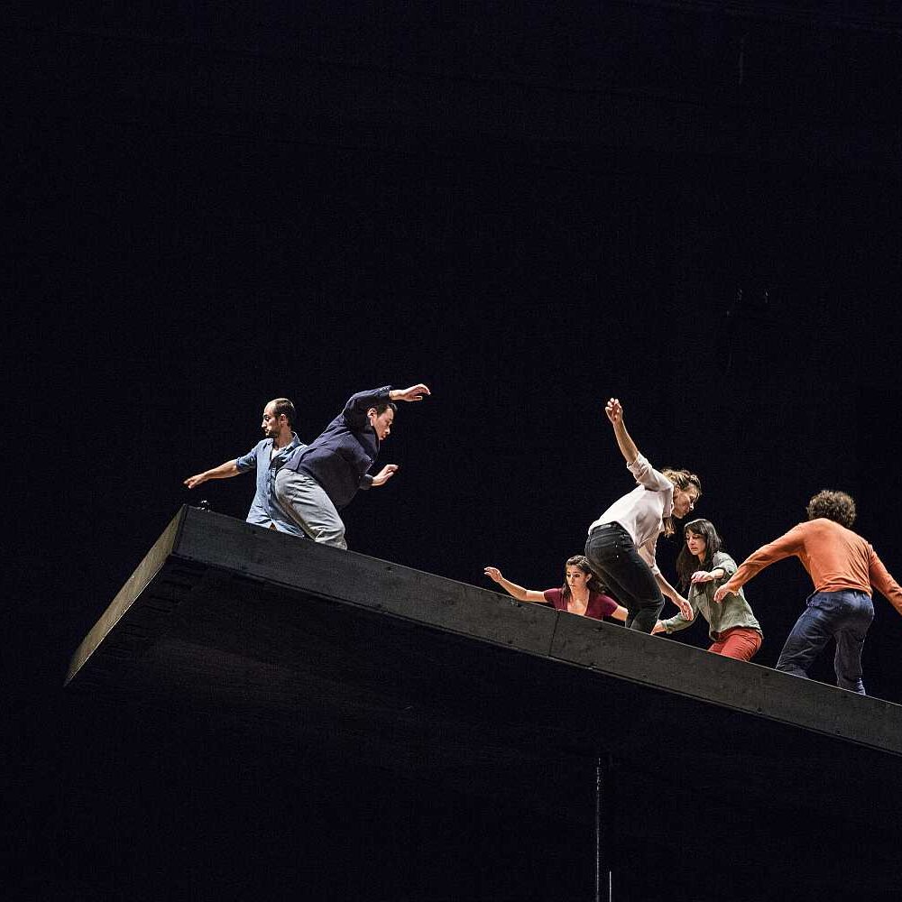 Yoann Bourgeois Art Company_He who falls © Géraldine Aresteanu