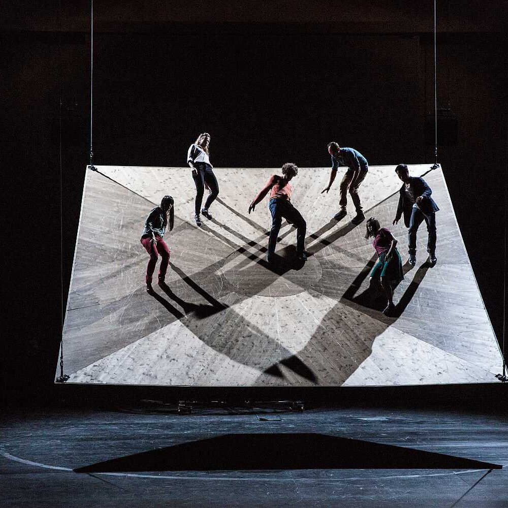 Yoann Bourgeois Art Company_He who falls © Géraldine Aresteanu