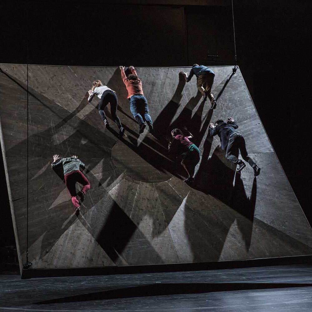 Yoann Bourgeois Art Company_He who falls © Géraldine Aresteanu
