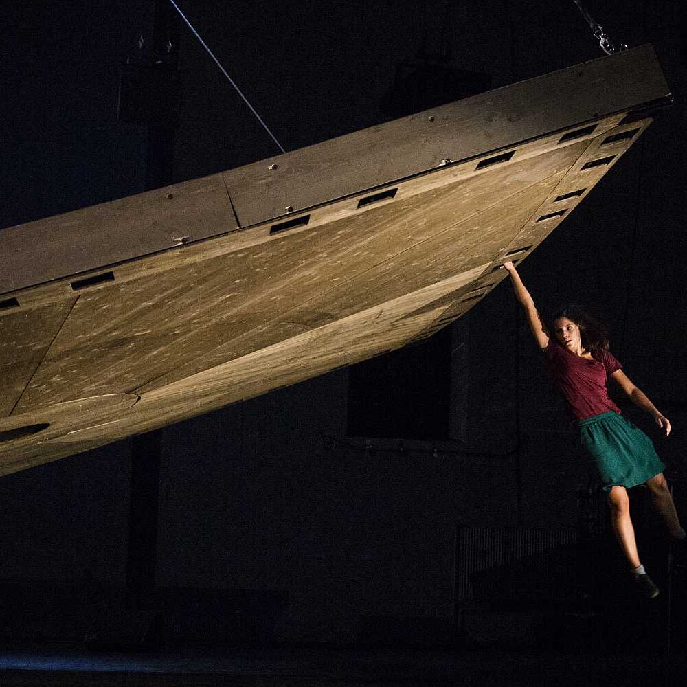 Yoann Bourgeois Art Company_He who falls © Géraldine Aresteanu